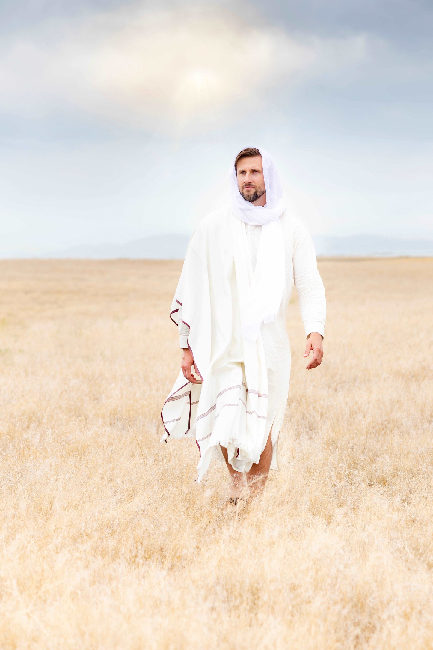 Infusing light into any space, this portrait of Christ embodies a brightness of hope and kindness. Calming hues of neutral colors compliment all types of home decor. Modern minimalist portrait of Jesus Christ for your Christian home or as the perfect gift for someone you love. H. Walker @thelightgallery_