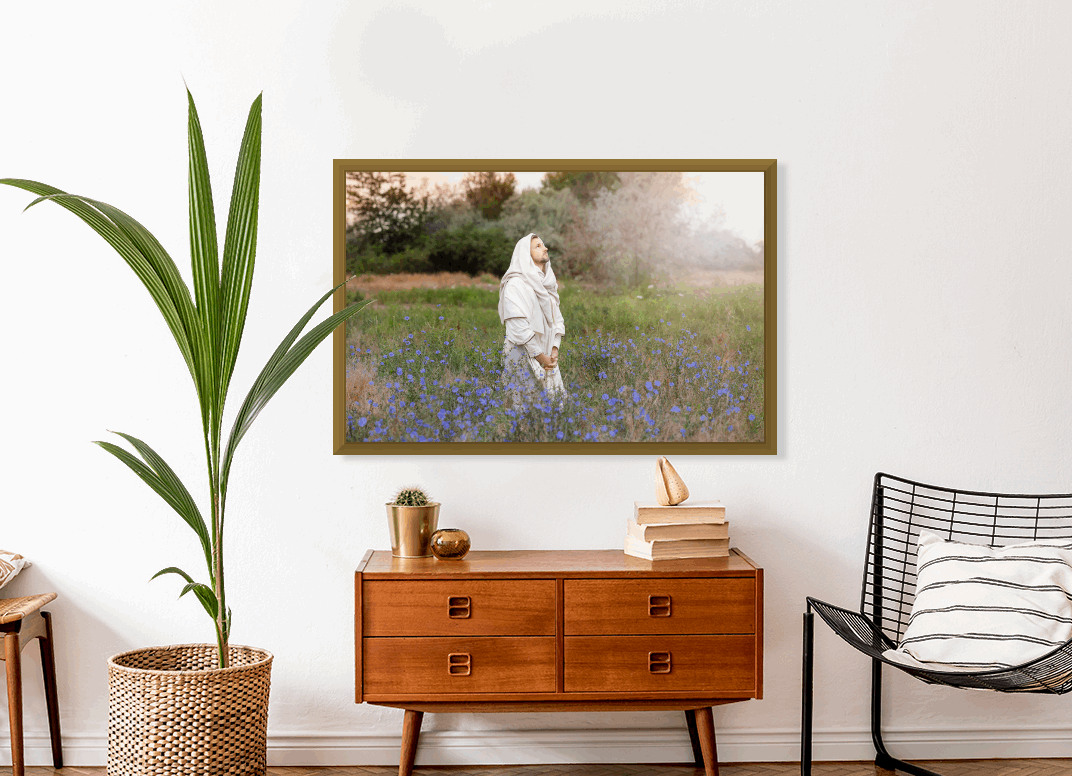 Infusing light into any space, this portrait of Christ embodies a brightness of hope and kindness. Calming hues of neutral colors compliment all types of home decor. Modern minimalist portrait of Jesus Christ for your Christian home or as the perfect gift for someone you love. H. Walker @thelightgallery_